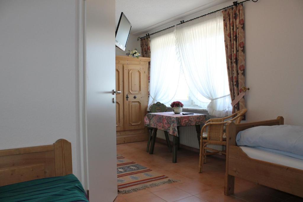 Hotel Haus Kirsch Grevenbroich Ruang foto